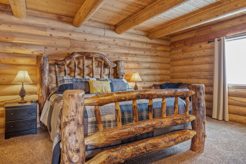 West Yellowstone Vacations - Boondockers - Property Image 4