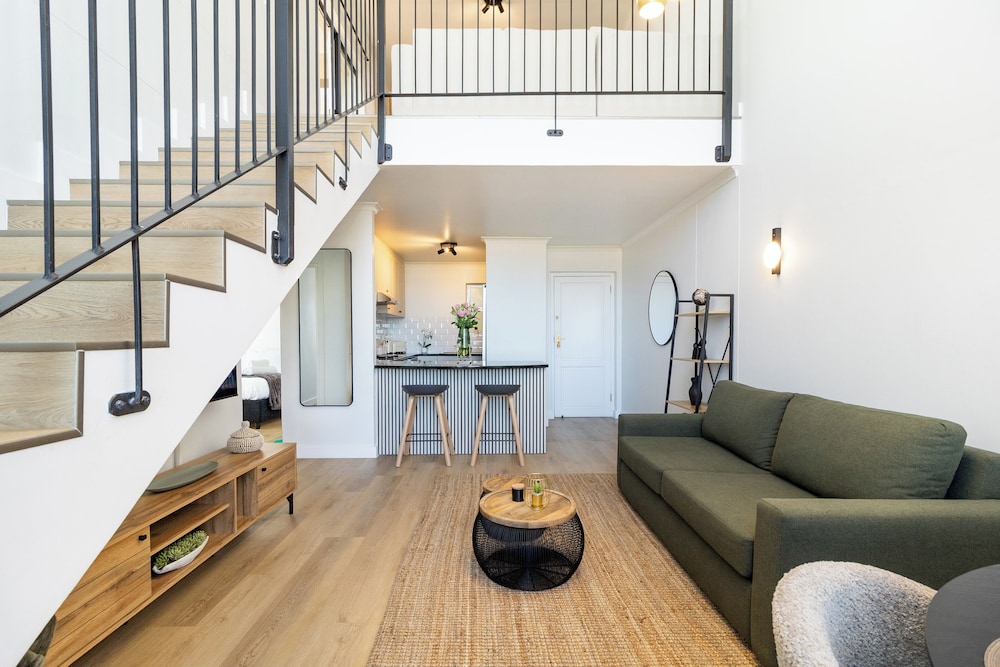 2 Bedroom, Mountain View Penthouse, Century City