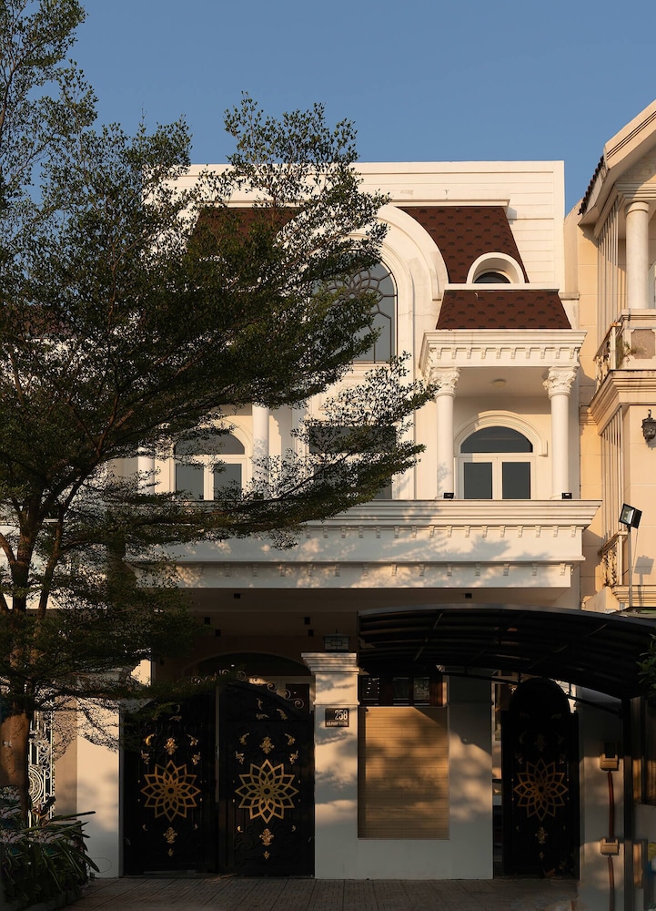 Grand Villa