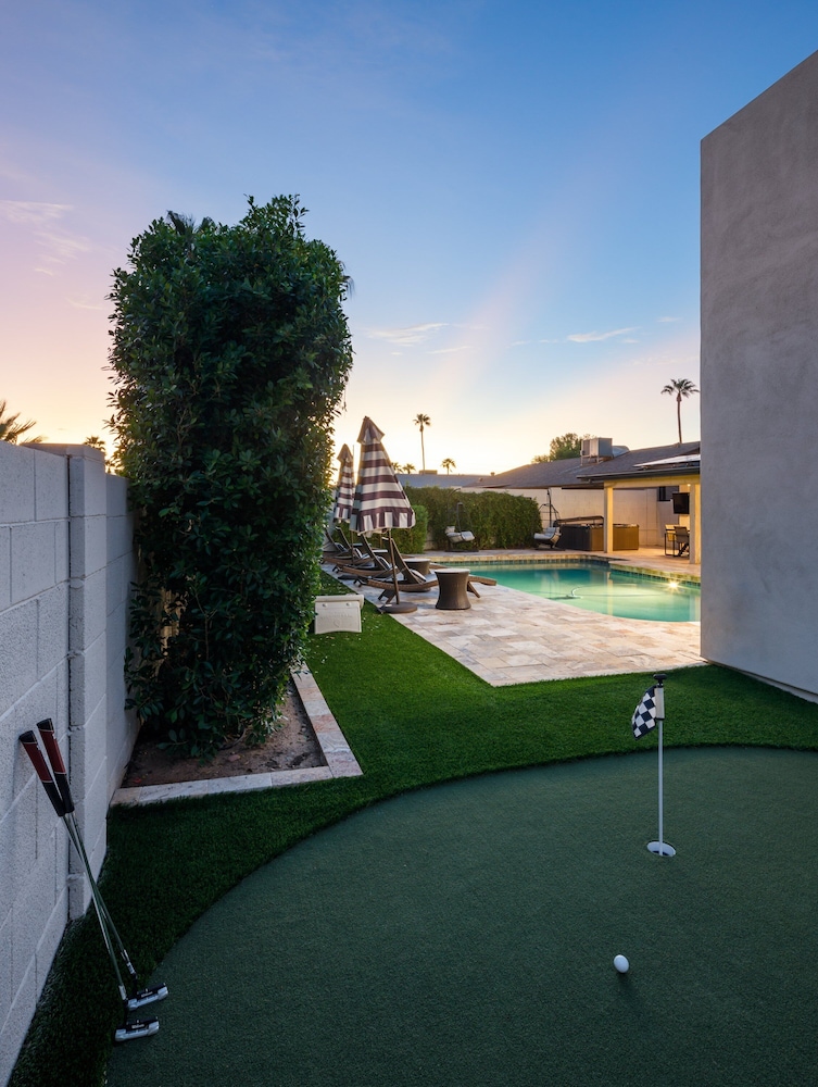 Luxe- Zephyr -pool - Putting Green - Tons of Games