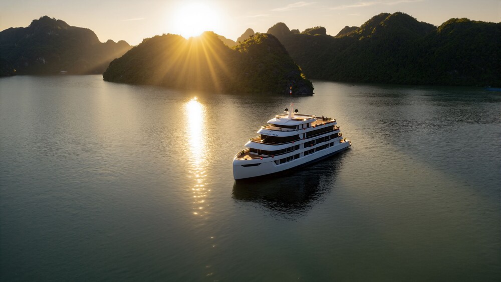 Aqua Luxury Cruise
