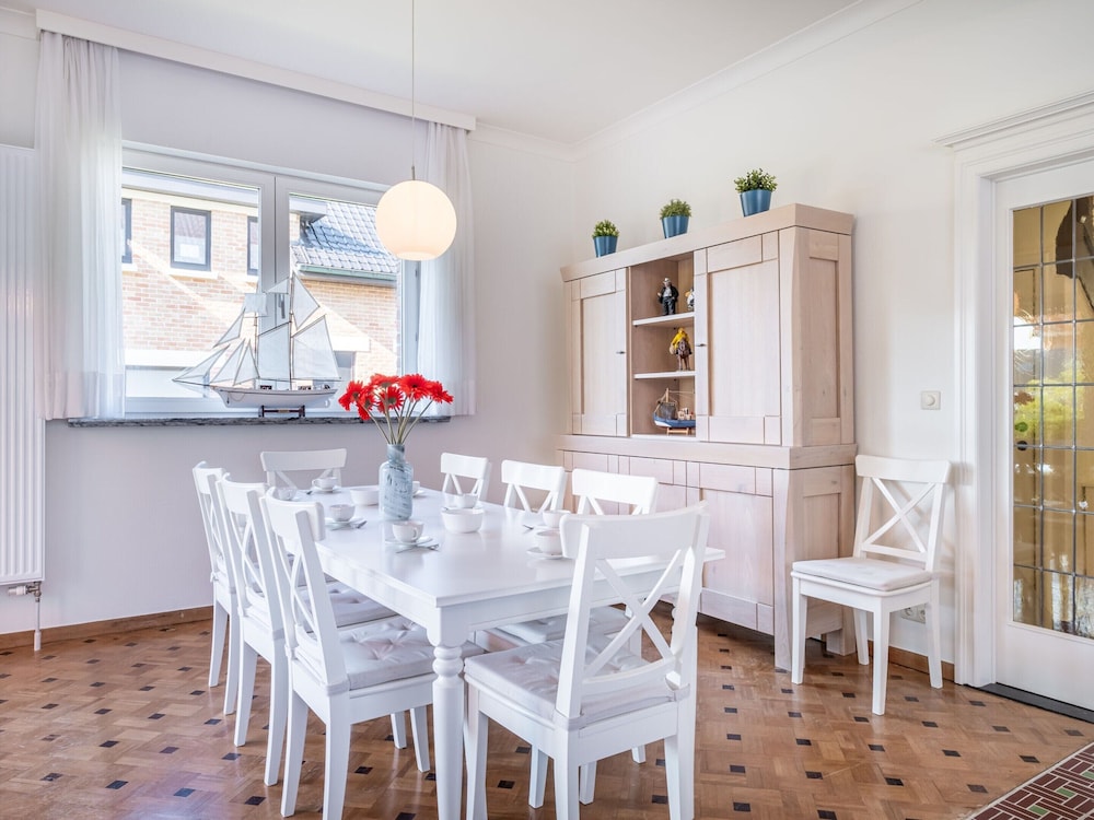 Villa in Koksijde With Sunny Garden