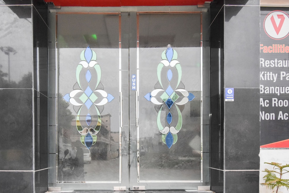 OYO 48899 Hotel V Seven - Property Image 9