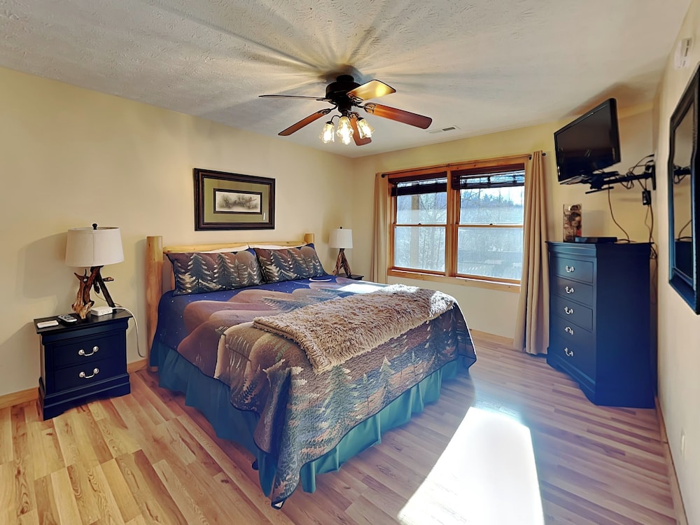 Smoky Bear Hideaway by Jackson Mountain Rentals