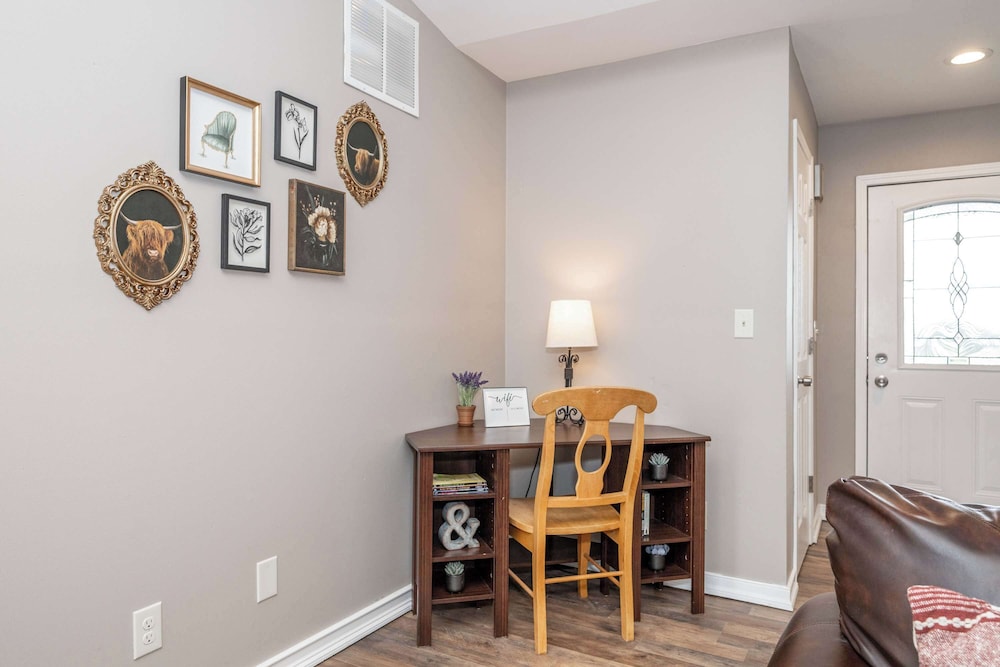 Main Street Cottage For 6