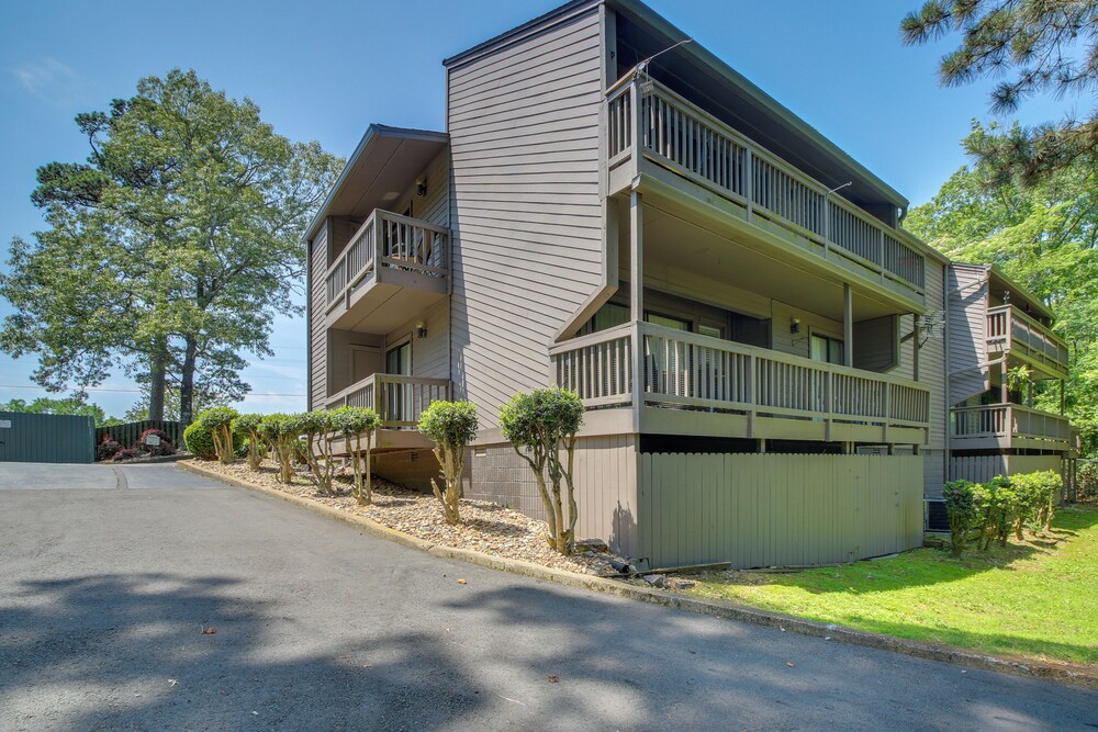 1 Mi to Boating: Pool-view Haven in Lake Hamilton!