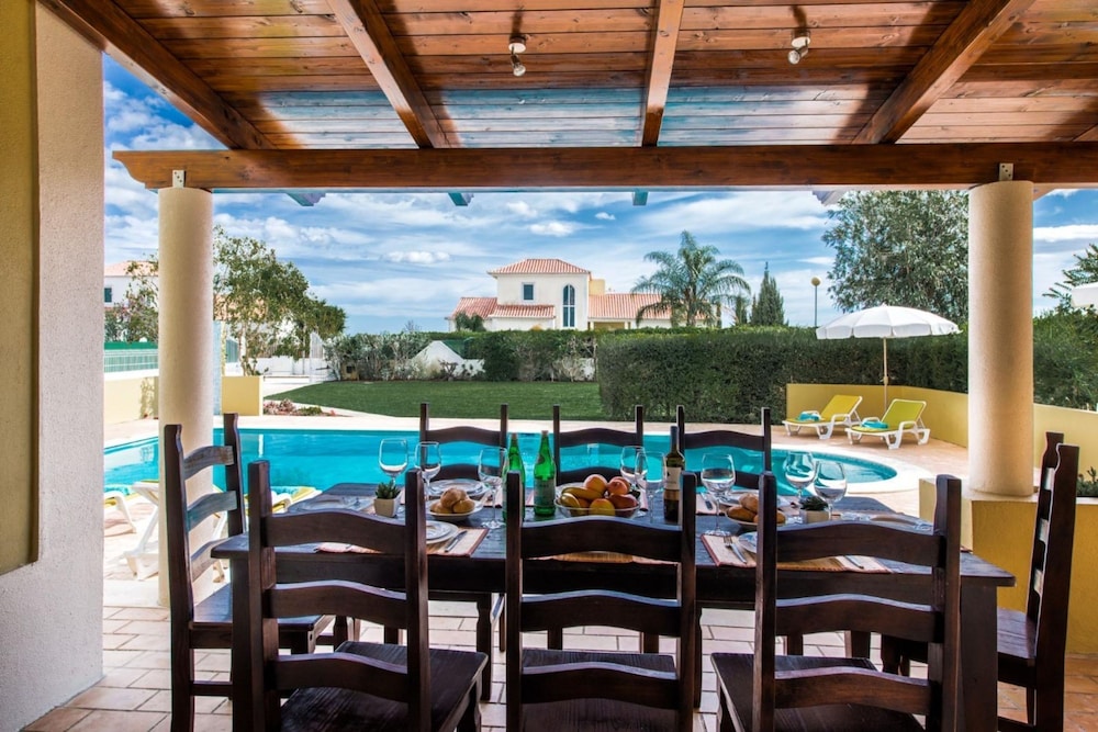 Amapola in Quelfes With 4 Bedrooms and 4 Bathrooms