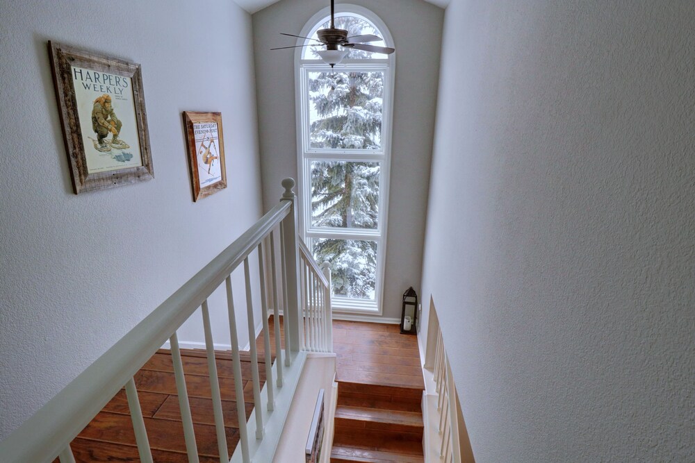 Private Mountain Town home Pet Friendly with Great Views - WD12 by Redawning