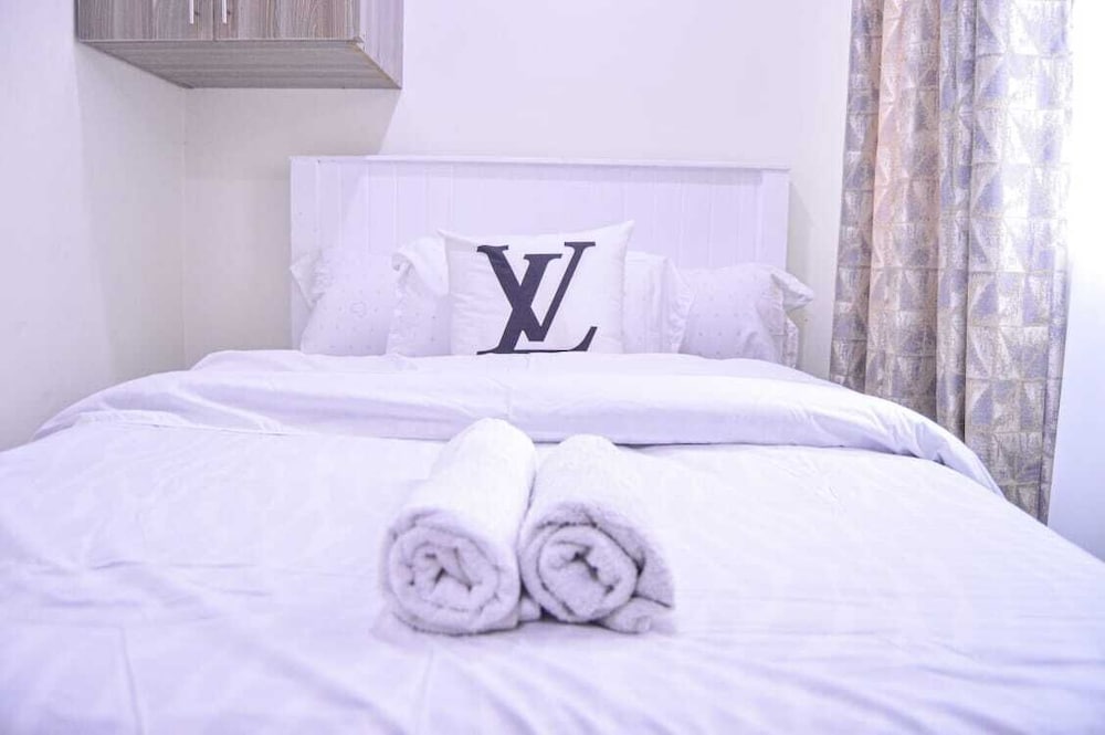 Airport Transit Studio Apartments