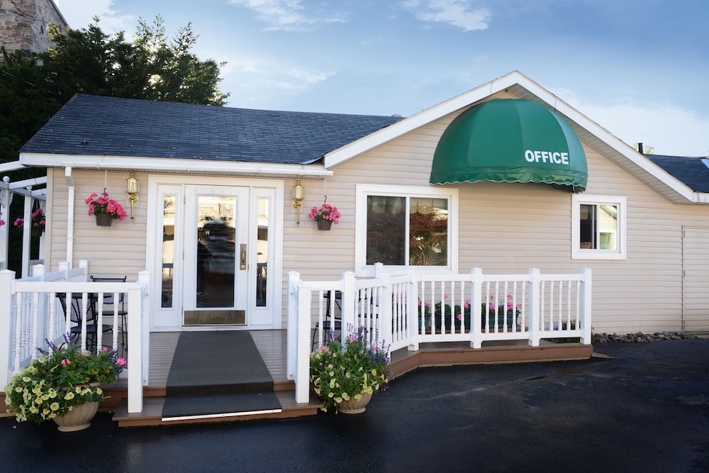 Lockview Motel