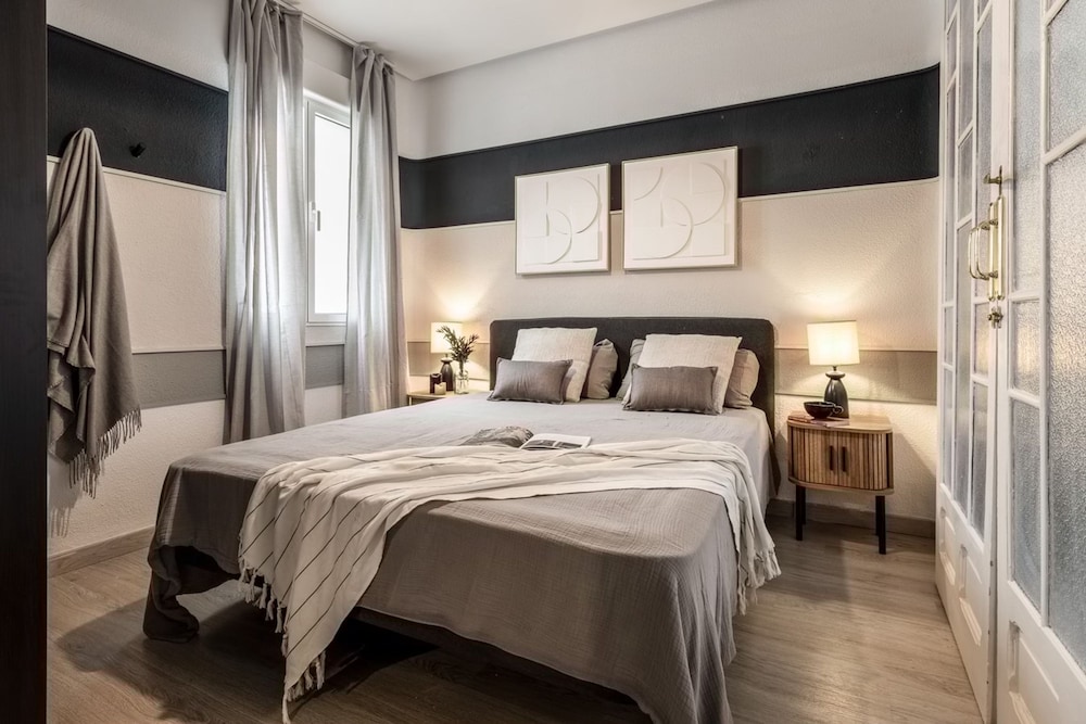 Zambrano - 4 Bedrooms and Office in Trafalgar
