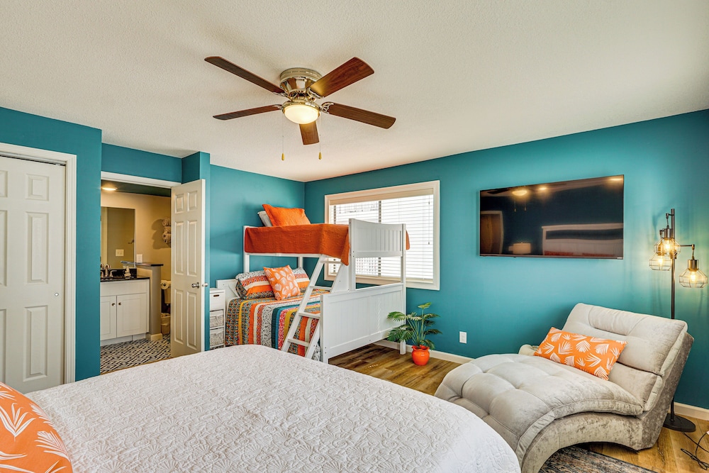 Pool Access & Lake Views: Osage Beach Family Gem