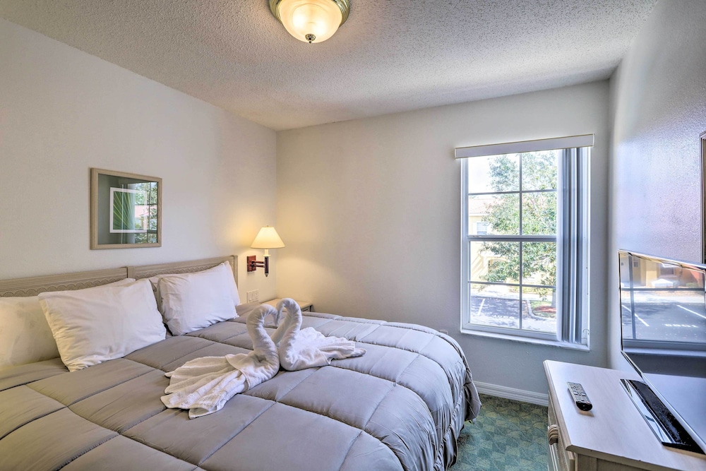 Cozy Kissimmee Townhome ~ 8 Mi to Disney World! view 5