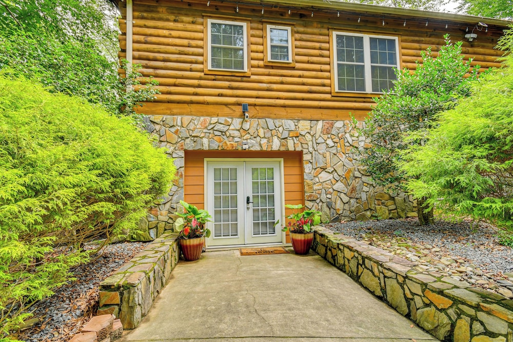 Riverfront Rutherfordton Retreat w/ Fire Pit!