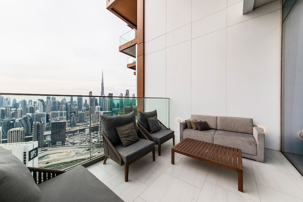 Sky Premium 1BR Duplex with city view