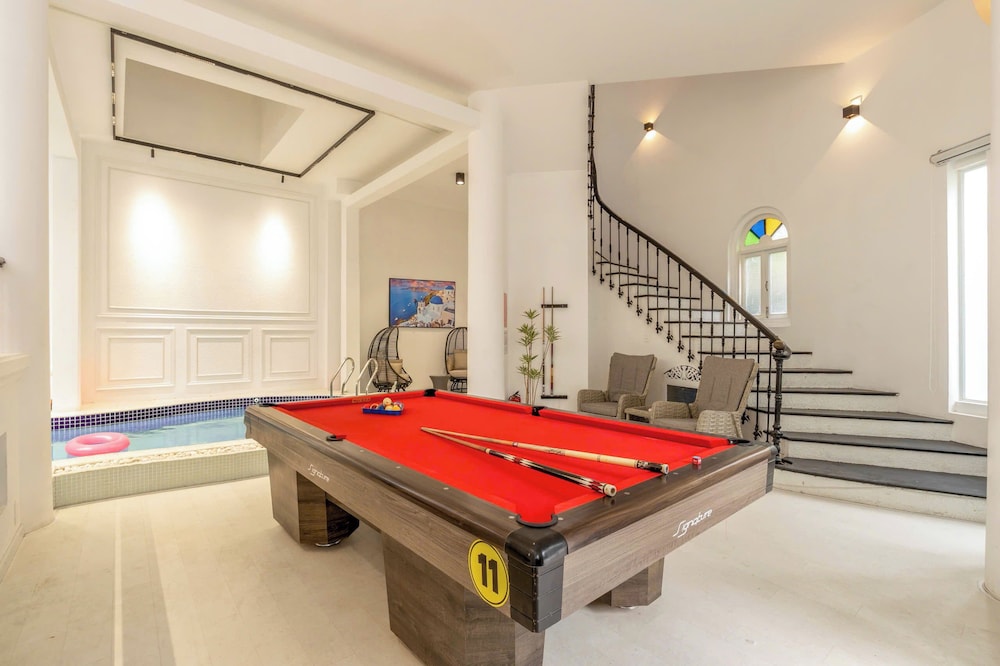 Lux white villa 9 Bedrooms