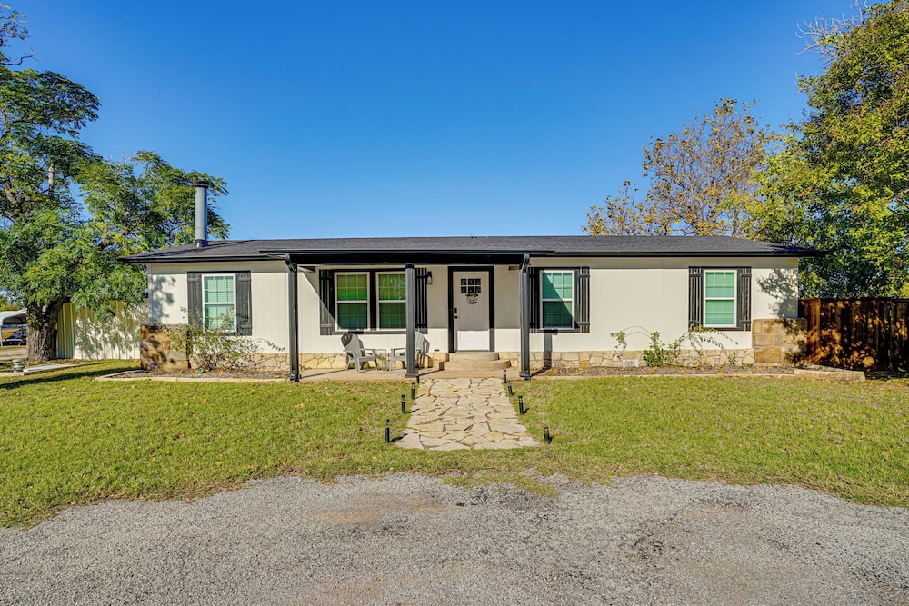 Bright Home w/ Fire Pit: Near Possum Kingdom Lake! view 4