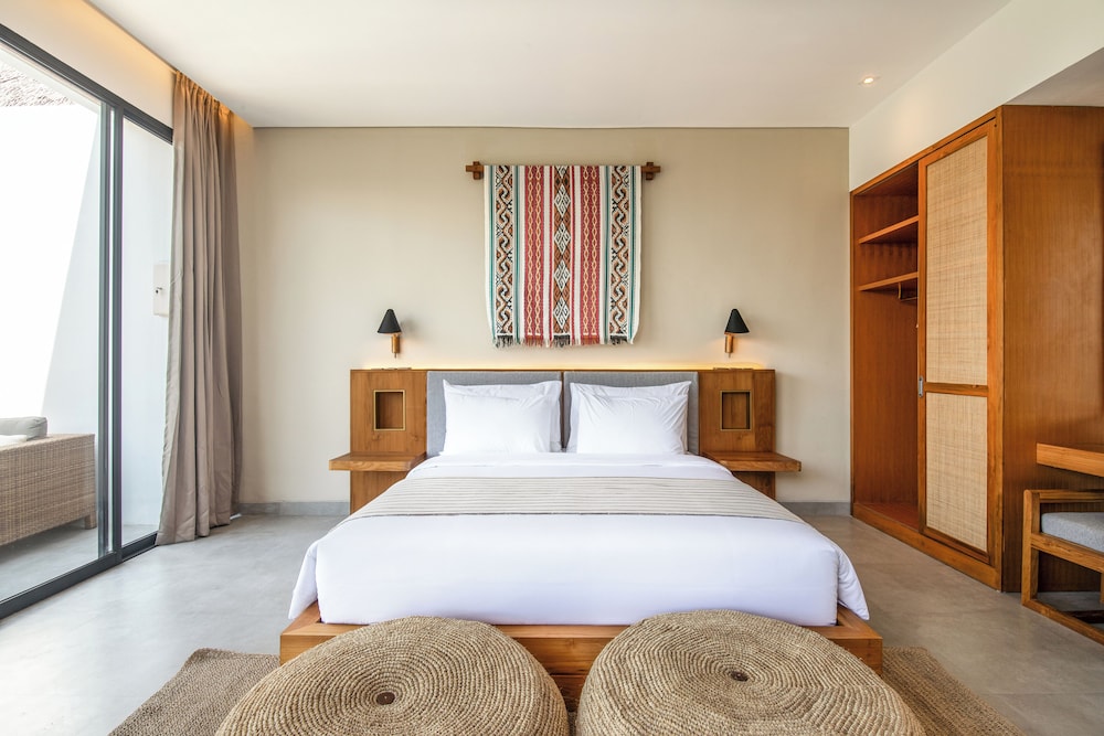 Luxury 5BR Villa, 200m to Brawah's Beach Bliss
