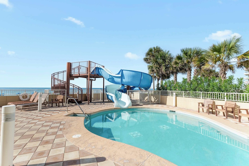 Beachfront 3-bedroom Condo on 15th Floor Balcony, Lazy River, Jacuzzis