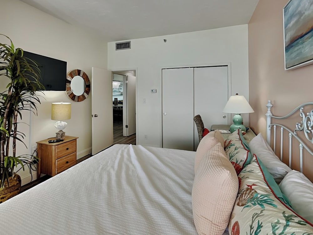 Surfside #1610 by Southern Vacation Rentals