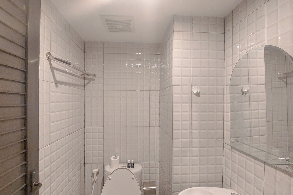 Best Deal Studio At De Prima Apartment