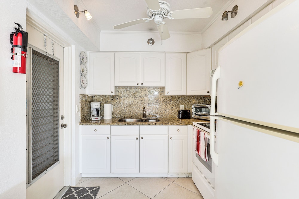 Waterfront Condo w/ Dock in Fort Lauderdale!