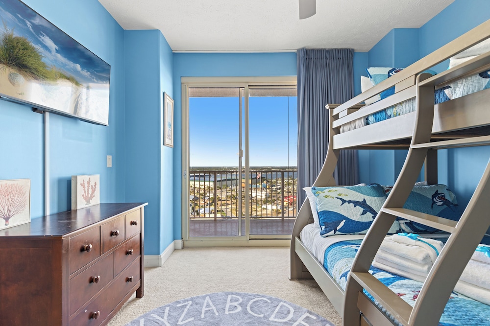 Treasure Tides3br Beachfront Corner Unit Sleeps 8 With Stunning Gulf Views!