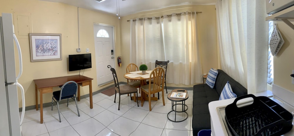 3 Suites Free Breakfast Steps to Beach view 4