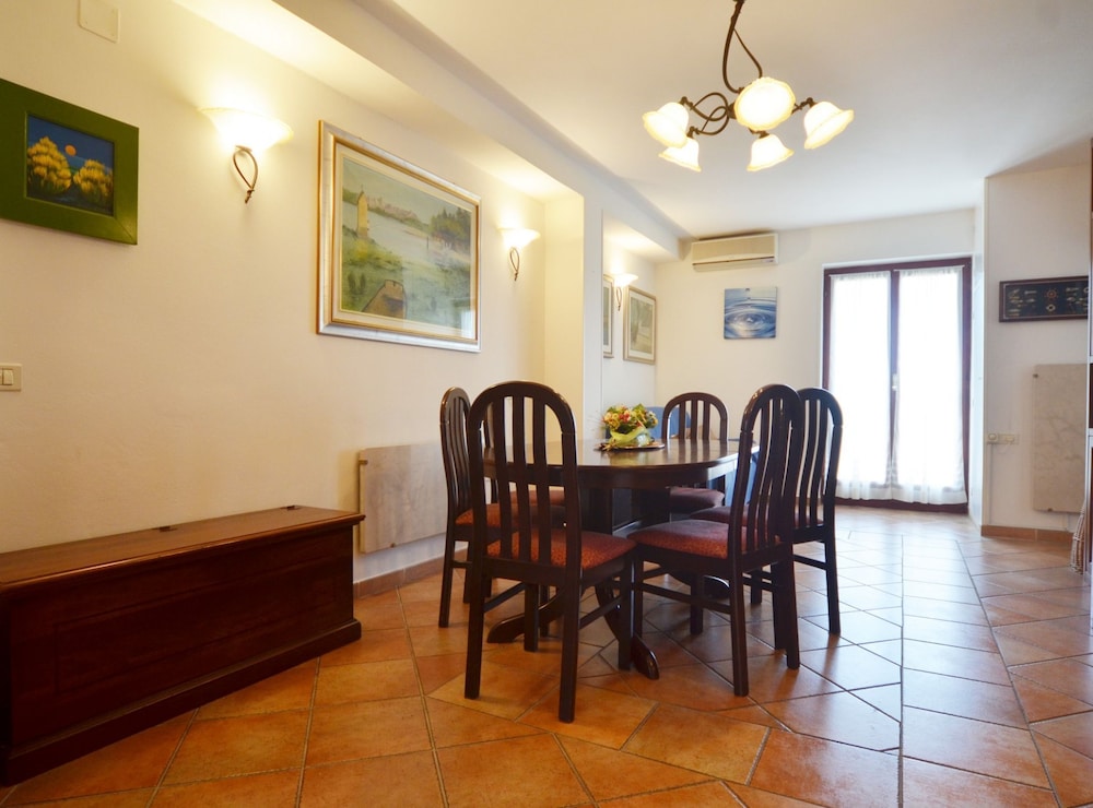 Spacious Rovinj Apartment With Balcony and Sea View
