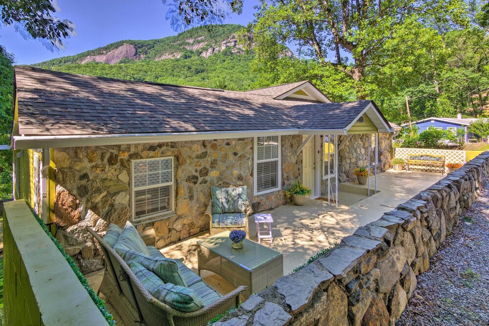 Breathtaking Views: Unique Chimney Rock Cottage! view 5