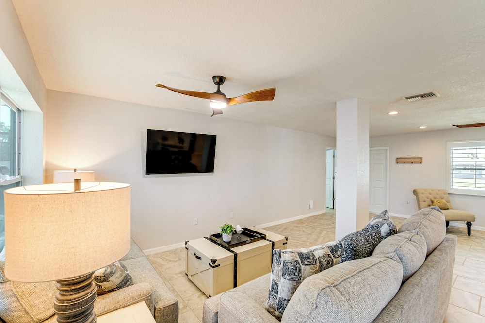 Private Dock & Pool: Port Charlotte Escape!