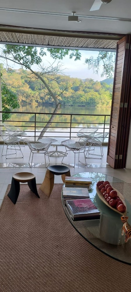W Charming 5BR Villa in the Heart of Anapoima