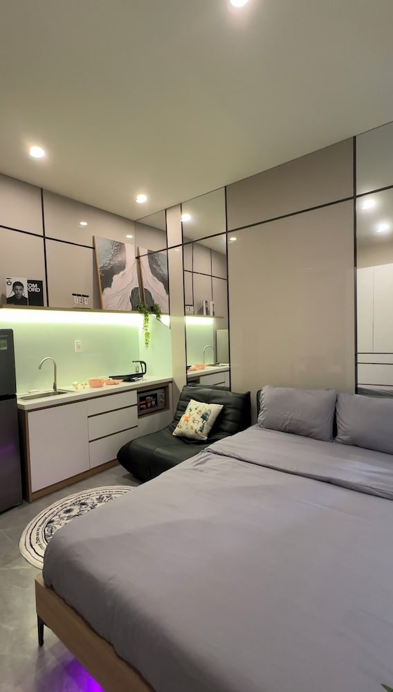 Unite StayCation Le Van Sy