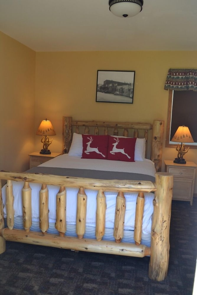 Black Elk Resort Cottages and RV Park