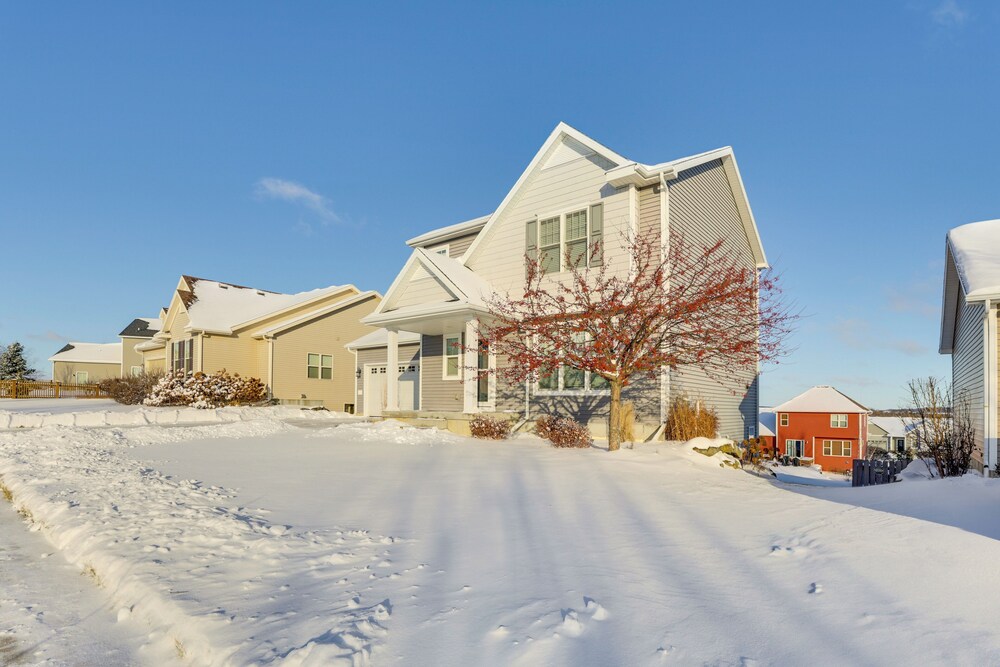 10 Mi to Dtwn Madison: Home w/ Large Yard!