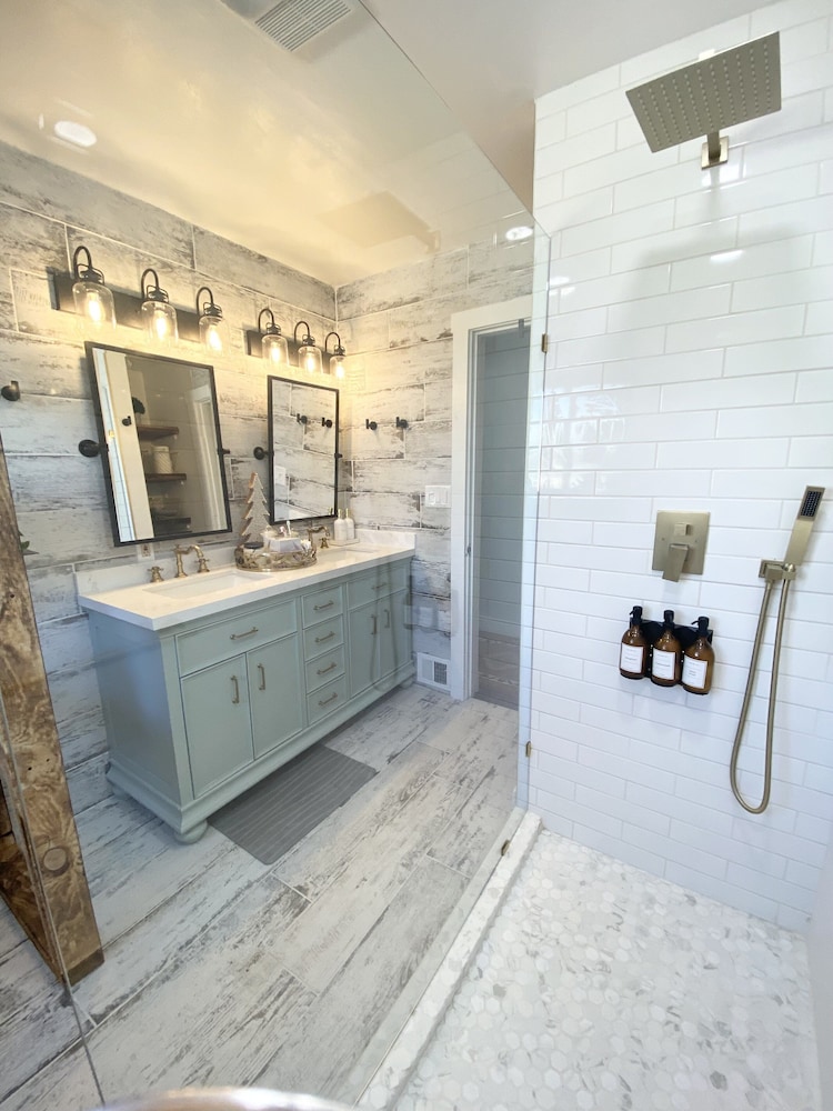 Uptown French Haven 3 Bedroom Residence