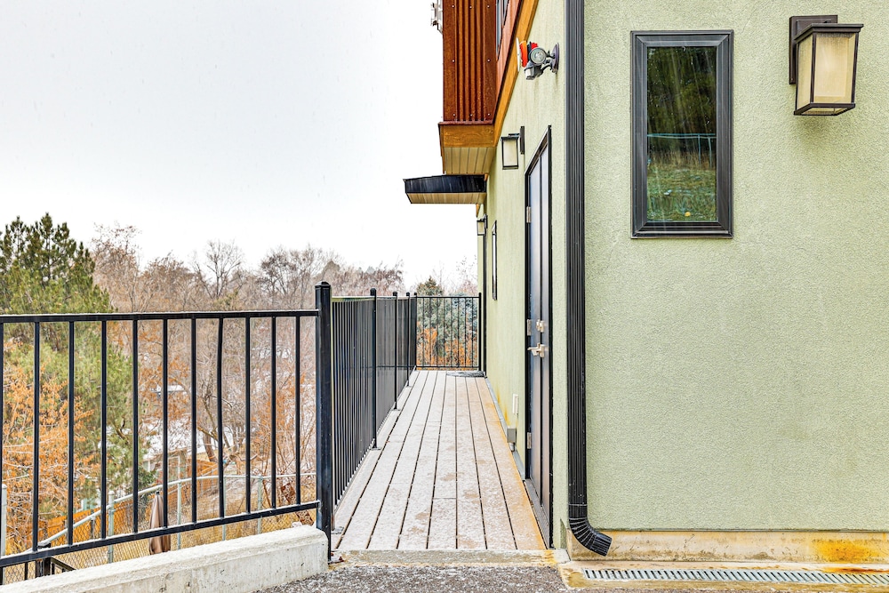 2 Mi to Dtwn: Dog-friendly Gem w/ Patio in Boise
