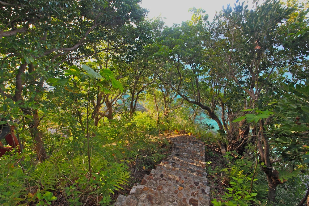 NoaNoa Island