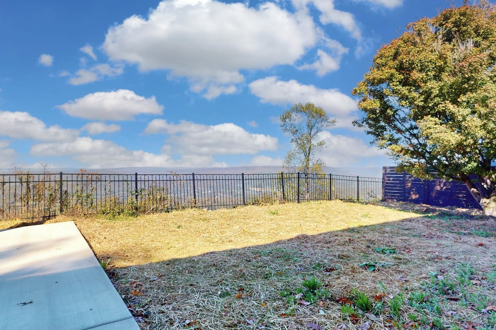 3 BR Home: Dog Friendly w/ Scenic Views & Pool