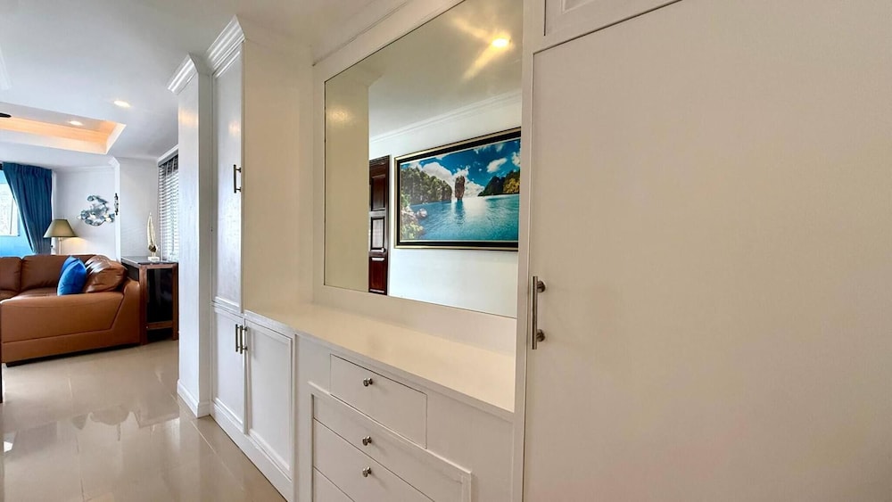 Palace - Spacious 1 Bedroom Condo With Shared Pool