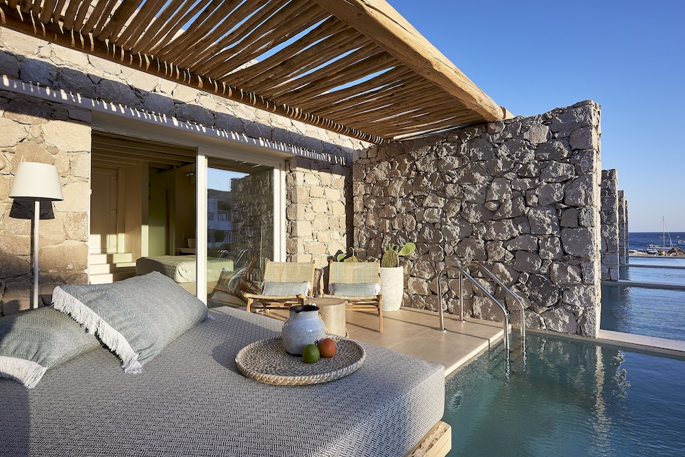 Artemis Seaside Resort