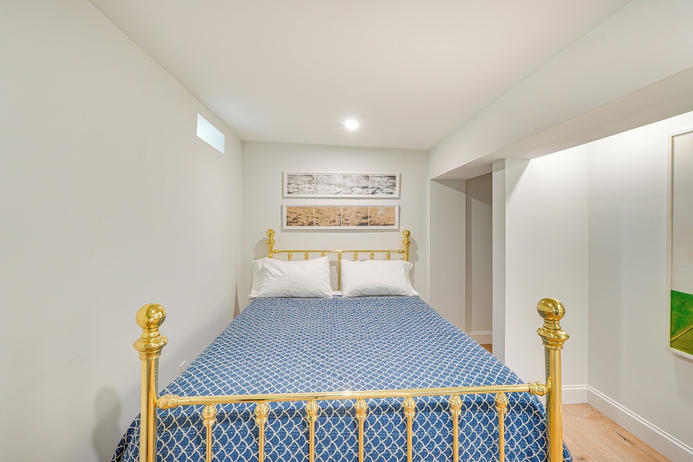 Walk to Waterfront: Chic Hudson Valley Garden Apt