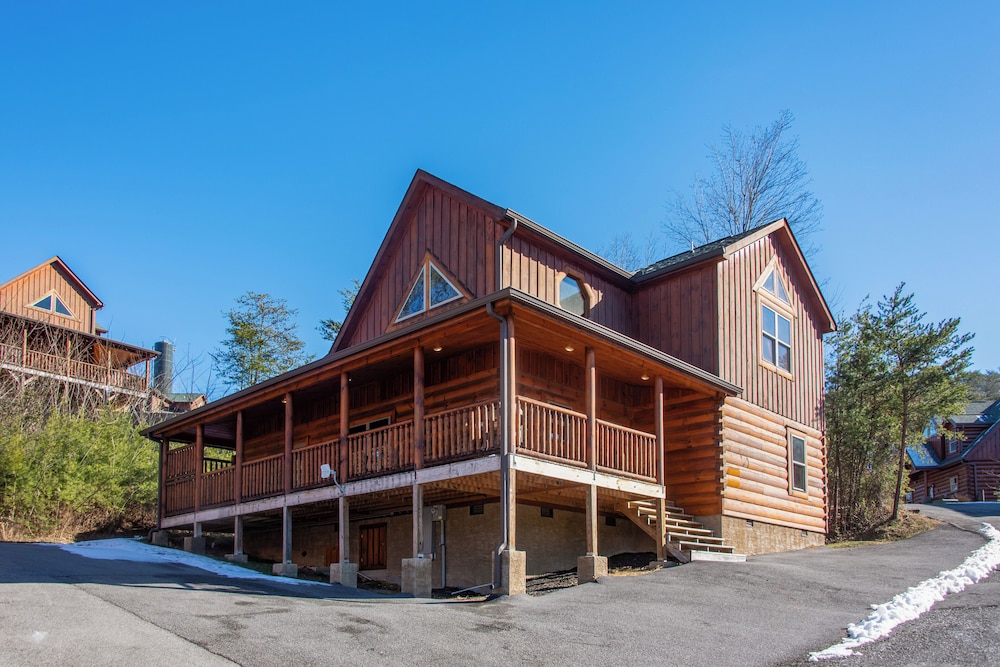 Chilling Bear Lodge