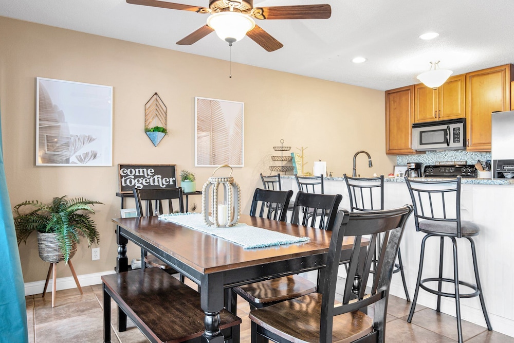 Spacious Family Friendly 3 Bed/3 Bath w/ Amazing Views, Lakeside Pool, & Boat Slip