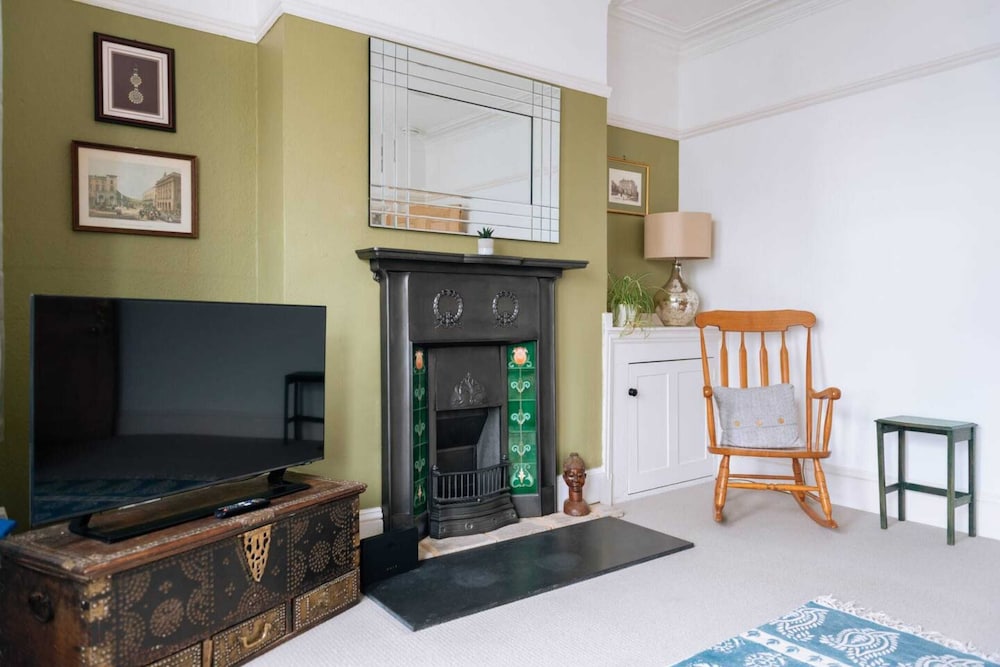 Spacious 3BD Home W/private Garden - Preston Park! view 5