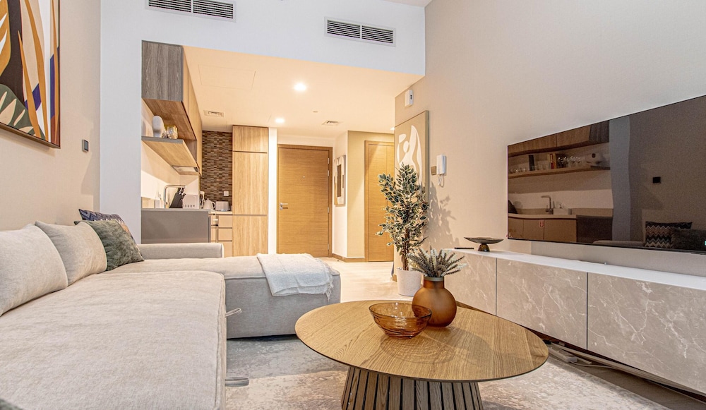 Exclusive 1BR Urban Oasis Canal