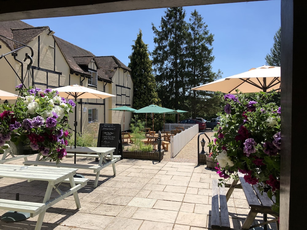 Hook Vacations - The New Inn - Property Image 1