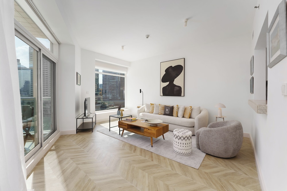 Maison Privee - Blissful Living w/ Dubai Marina Waterfront Views