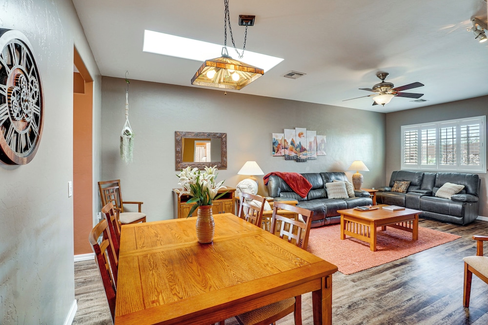 Mtn-view Oasis w/ Pool Access in Green Valley!