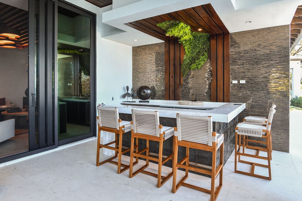 Oceans 8 Villa 6BR